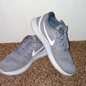 NIKE Mens US Size 7.5  Free & Flexible Natural Running Shoes